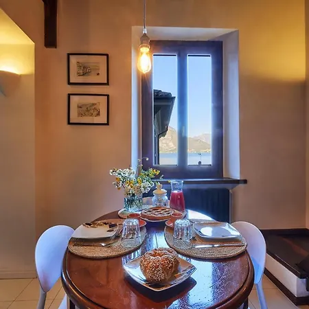 Appartement Window On The *