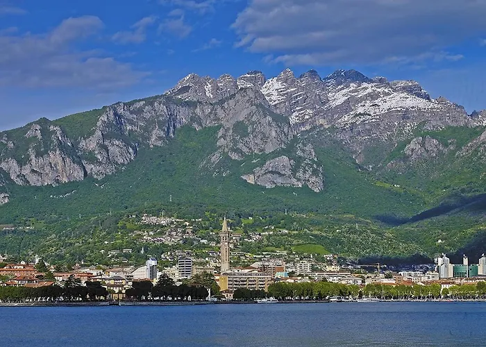 アパート Window On The