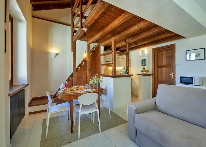 Apartman Window On The